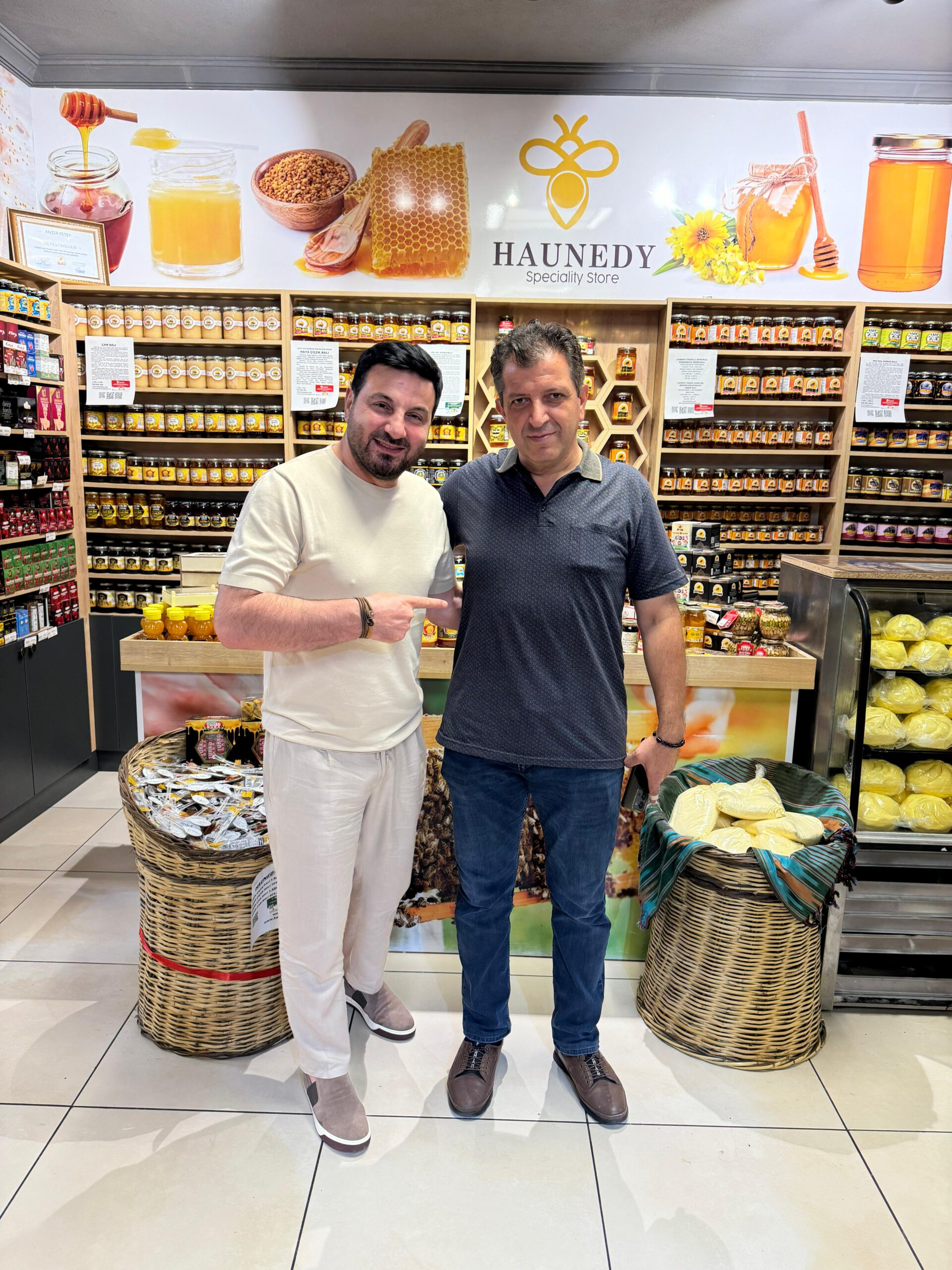 Ünlü Sanatçı Davut Güloğlu, Haunedy Karadeniz Mağazasında