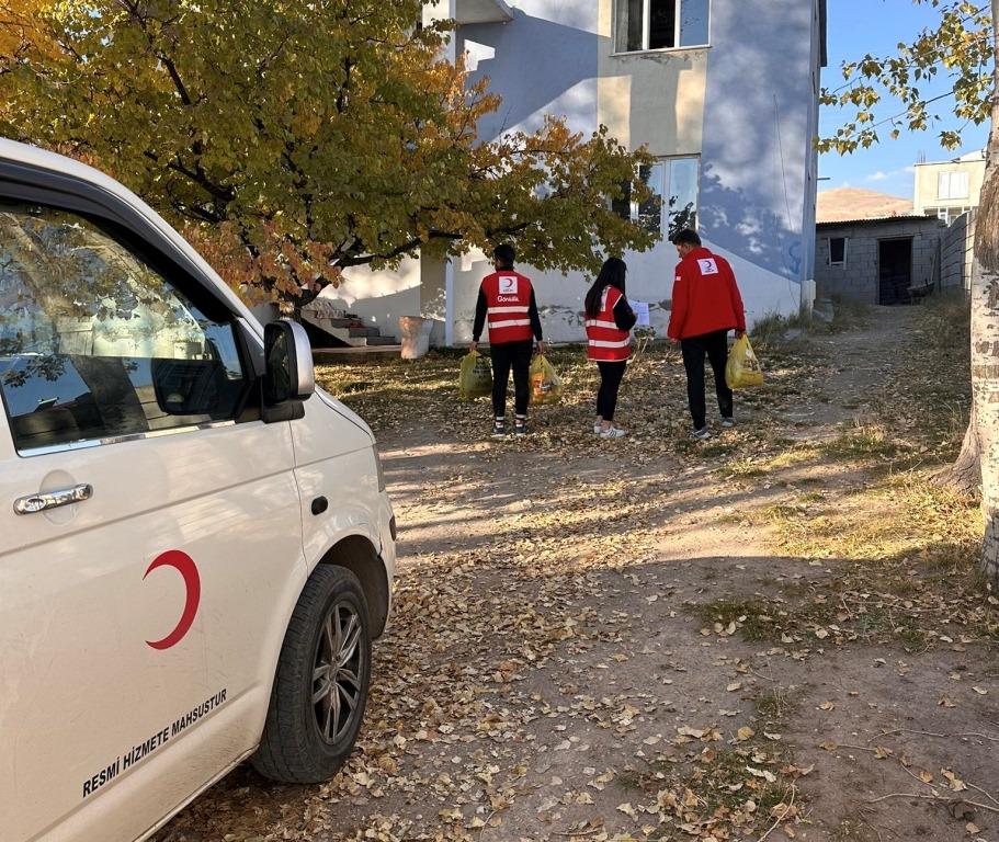 Çağlar Toğal, Kış Yardımlarını Adilcevaz’a Yönlendirdi