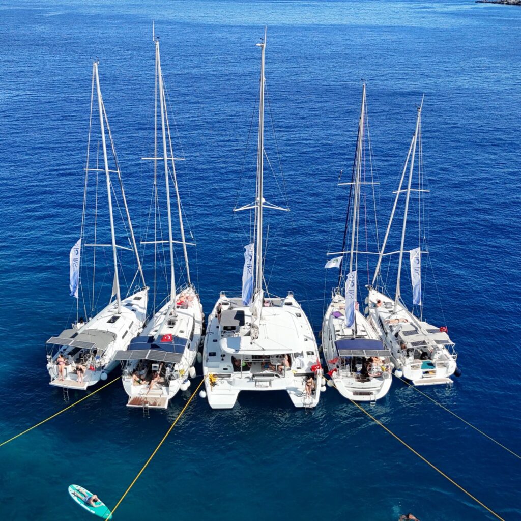 Sailors in Yellow Shorts: Yelkenli Tekne Festivali ile Göcek’te Sınırsız Eğlence