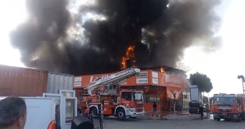 Alevler İş Yerlerine Sıçradı