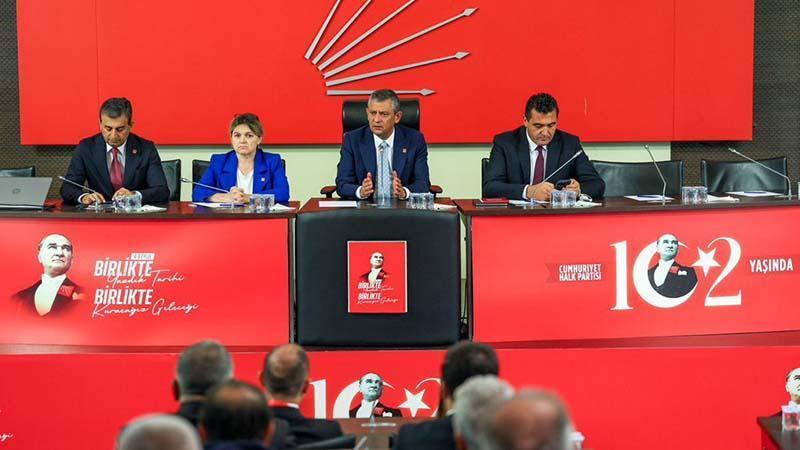 Özgür Özel, CHP İl Başkanları Toplantısına Başkanlık Etti