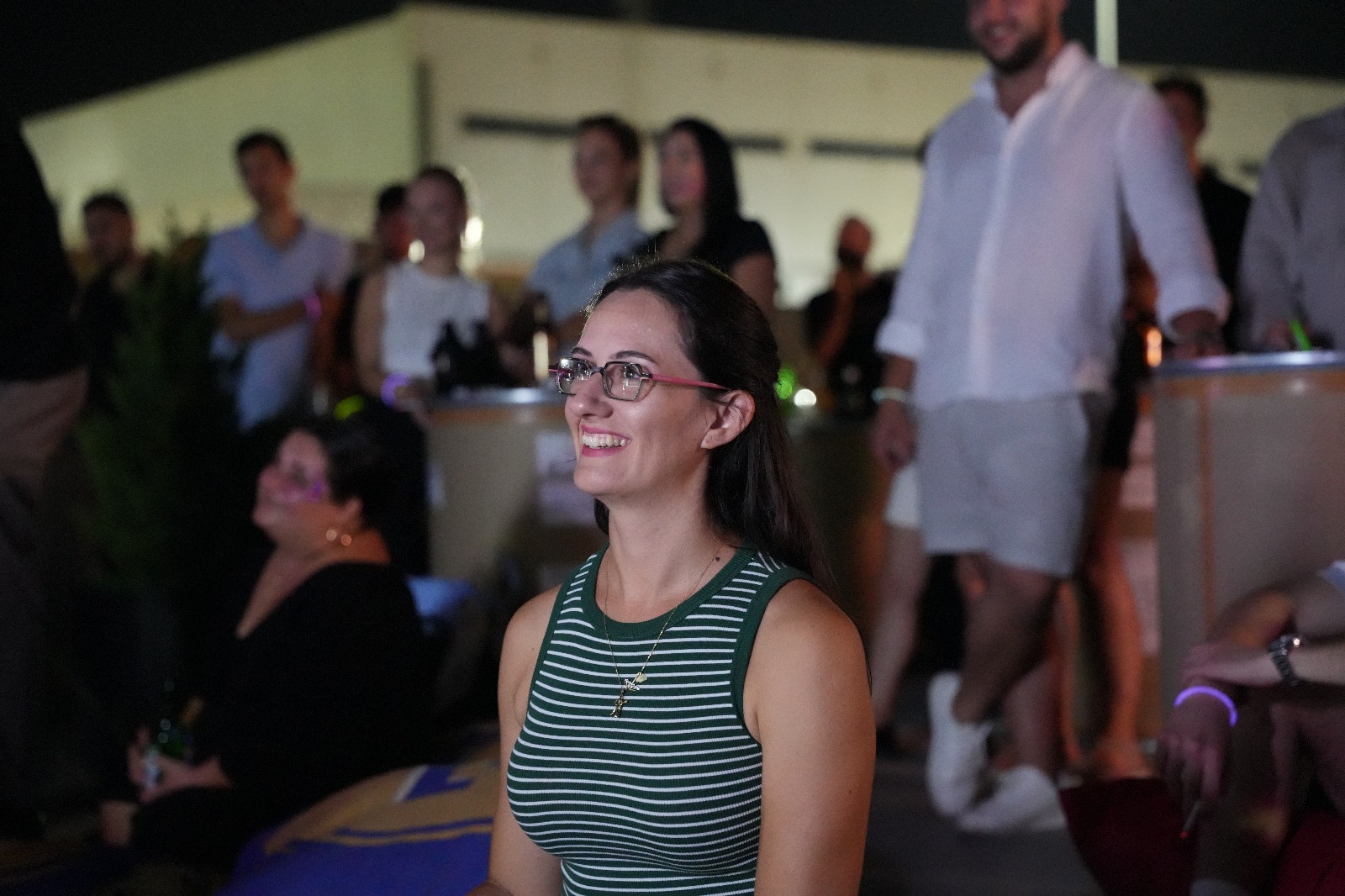 İzmir’de 30 Ağustos Glow Neon After Party ile Işık ve Ritim Şöleni