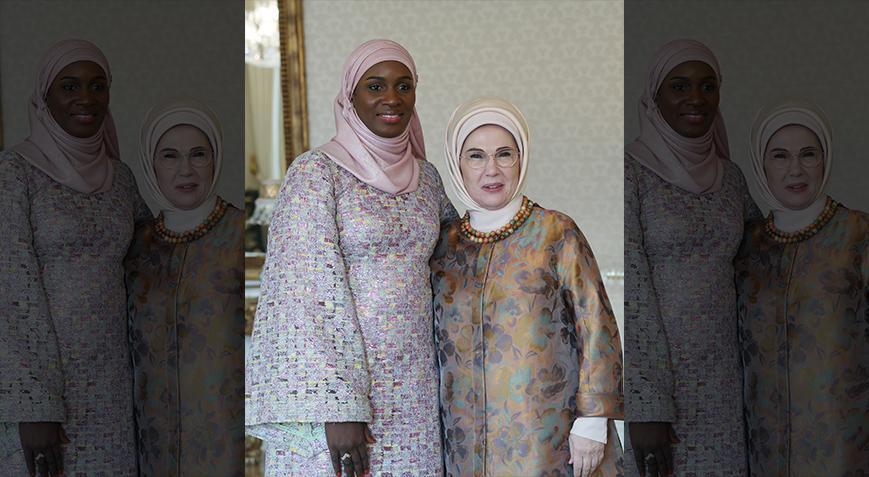 Emine Erdoğan, Senegal Cumhurbaşkanının Eşiyle “Yankılar” Sergisi Açılışında Buluştu