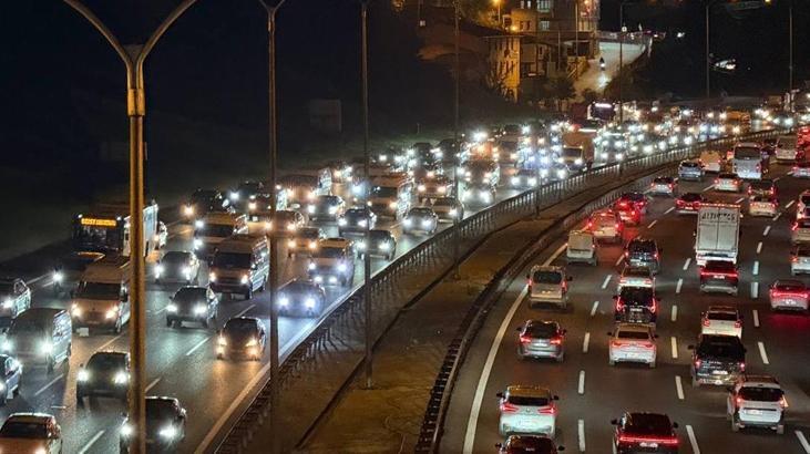 Köprüler, Otoyollar, Metrobüs: İstanbul’da Ulaşım Alarm Veriyor
