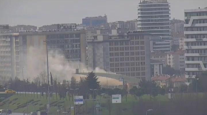 Merter Polisevi’nde Çatı Yangını: Ekipler Müdahalesini Sürdürüyor