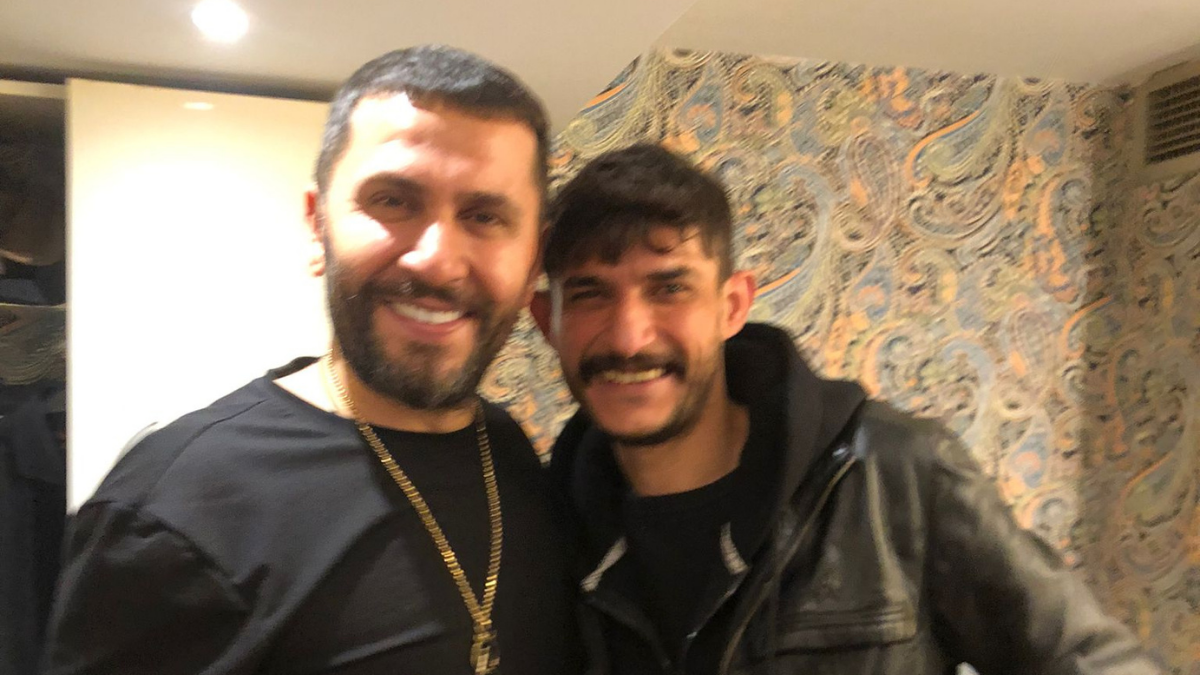 Kemal Ünlü ve Özgür Alter İstanbul Etiler Sahnesinde Duygu Dolu Anlar Yaşattı