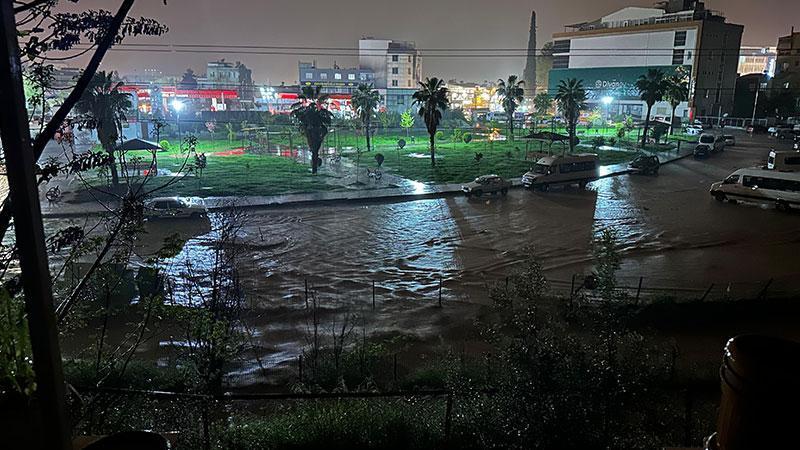 Kadirli’de Sağanak Hayatı Felç Etti: Dereler Taştı, Araçlar Mahsur Kaldı