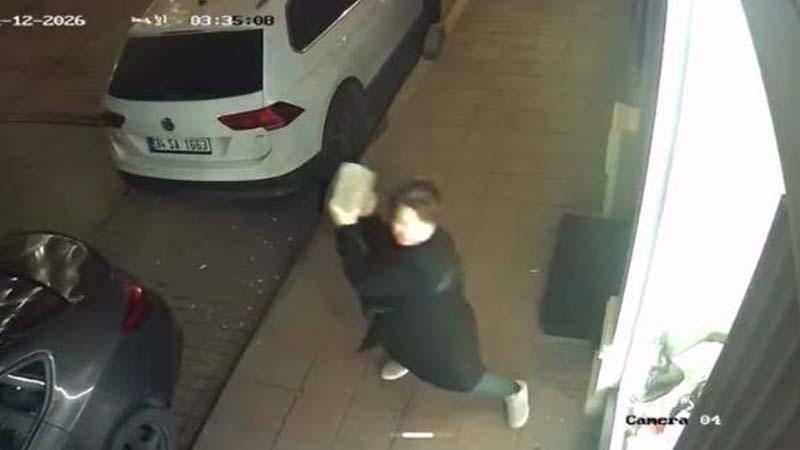 Molla Gürani Mahallesi’nde iş yerine taşlı saldırı