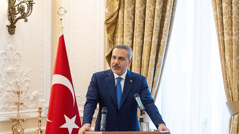 HAKAN FİDAN LONDRA’DA İŞ İNSANLARIYLA BİR ARAYA GELDİ