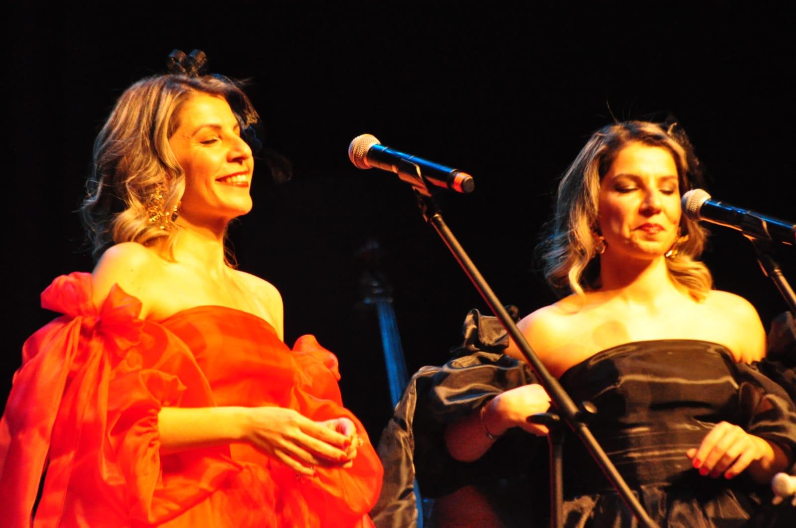 ÇİFTE NAĞME’DEN SAHNEDE IŞILTILI GECE: İLK KONSERLE BÜYÜK BEĞENİ TOPLADI