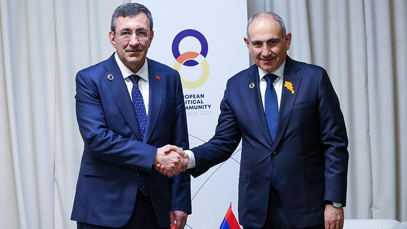 ERİVAN’DA TARİHİ TEMAS: CEVDET YILMAZ VE NİKOL PAŞİNYAN BİR ARAYA GELDİ