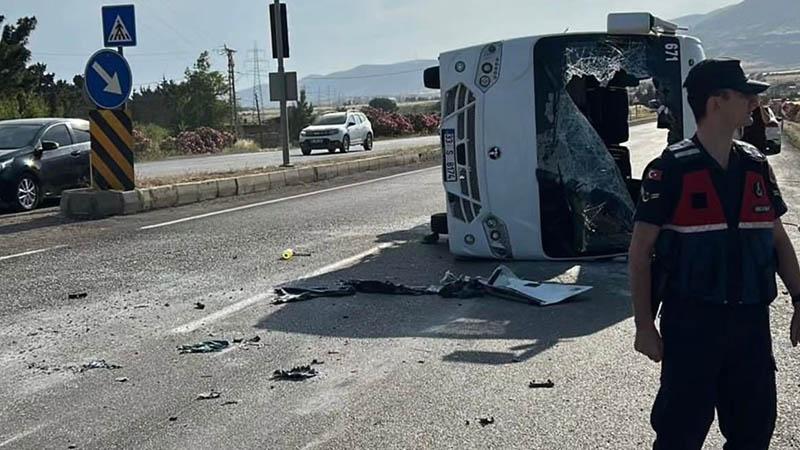 Silifke’de Feci Kaza: Öğrencileri Taşıyan Minibüs Devrildi
