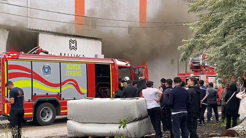 İnegöl’de İmalathanede Yangın Korkusu: İtfaiye 1 Saatte Kontrol Altına Aldı