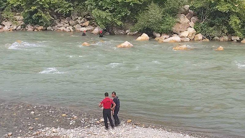 Manavgat’ta Akıntıya Kapılan Genç İçin Seferberlik: Ekipler Bölgeyi Tarıyor
