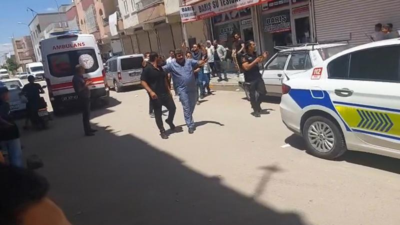 Selahattin Eyyübi Mahallesi’nde Taşlı Sopalı Aile Kavgası: Polis Müdahale Etti