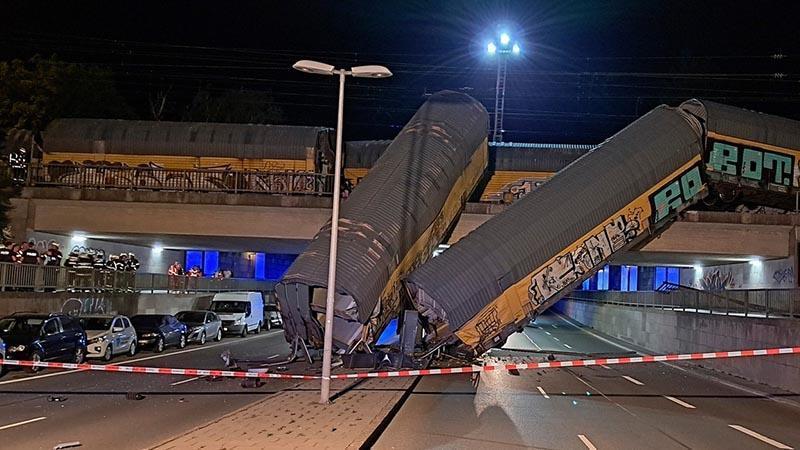 Almanya’da Tren Faciası! İki Yük Treni Çarpıştı: 1 Ölü