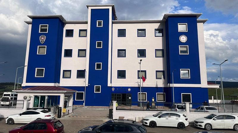 Farklı Suçlardan Aranan İsimler Aynı Araçta Yakalandı: Emniyette Soruşturma Sürüyor