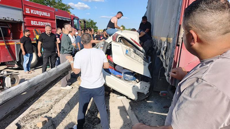 Kurşunlu’da zincirleme kaza: TIR’ın lastiği patladı, 4 kişi yaralandı