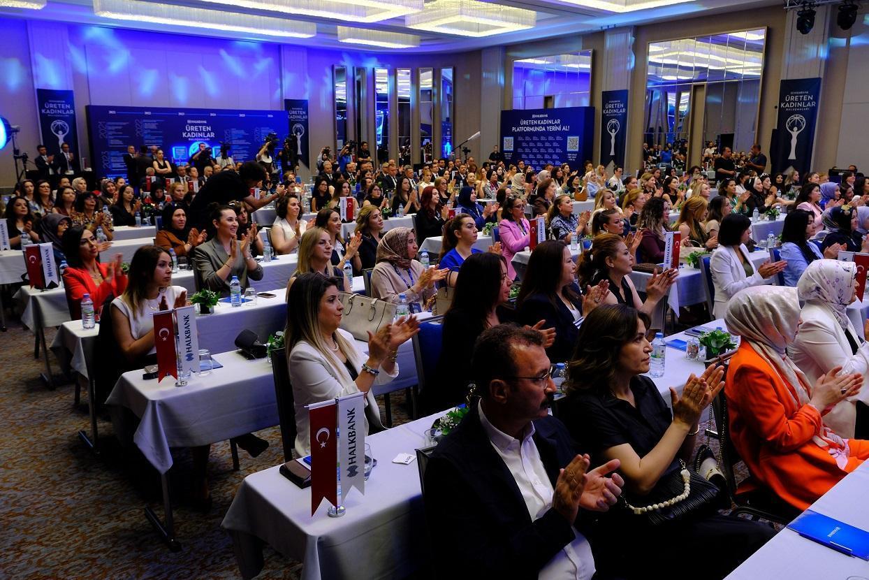 Halkbank’tan Kadın Girişimcilere Büyük Destek: Kayseri’de “Üreten Kadınlar” Rüzgarı!