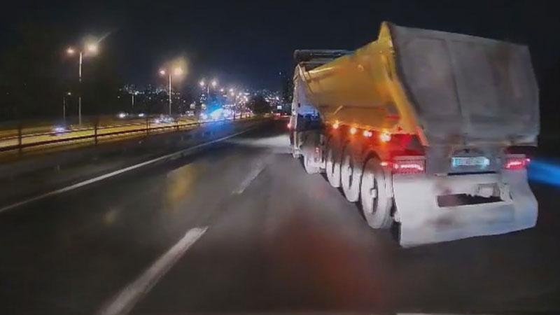 TEM Otoyolu’nda Tehlike Kamerada! Hafriyat Kamyonları Kazaya Davetiye Çıkardı