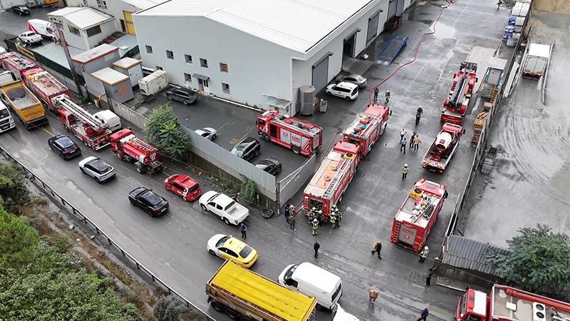 Kemerburgaz’daki Kimya Fabrikasında Korkutan Olay: Tank Tepkimeye Girdi, Fabrika Tahliye Edildi