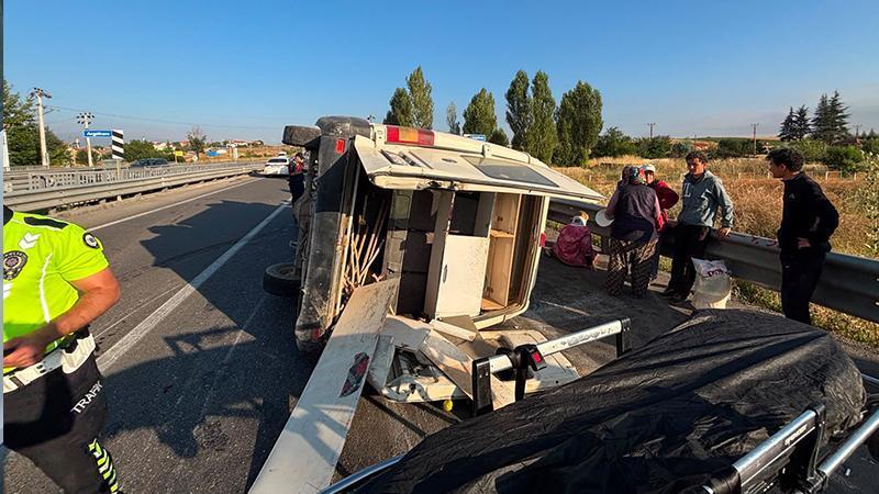Konya’da tarım işçilerini taşıyan minibüs devrildi: 14 yaralı