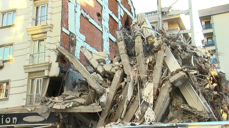 Kentsel dönüşüm binasının yıkımı sırasında kısmi çökme: Bitişik apartman tahliye edildi