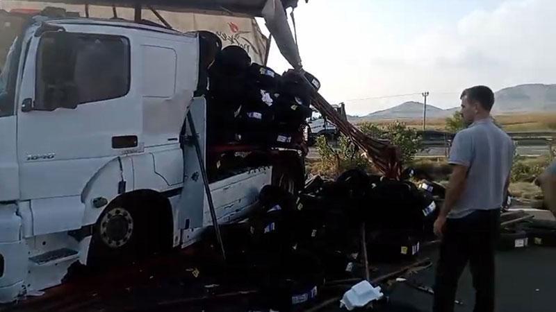 TAG Otoyolu’nda iki TIR çarpıştı: 2 sürücü yaralandı