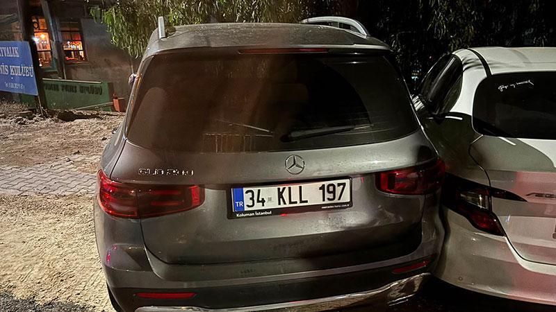 Baygınlık Geçiren Sürücü Kontrolden Çıktı: 4 Araç ve Atatürk Büstü Hasar Gördü