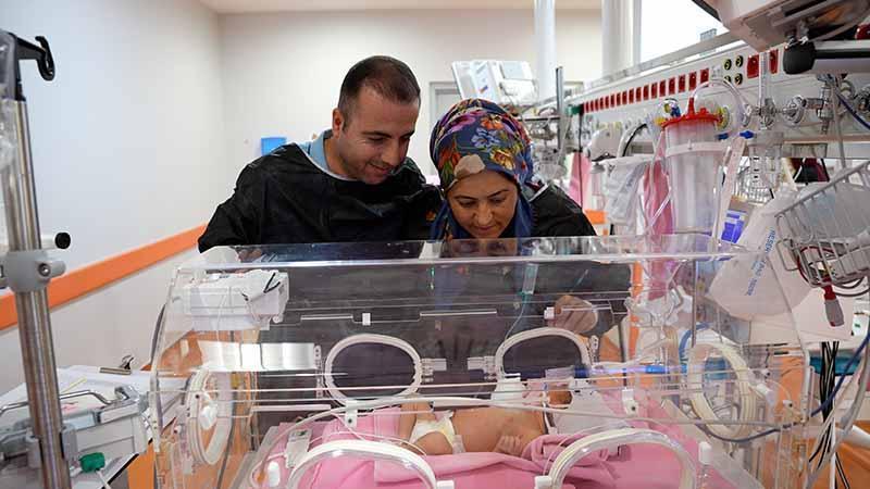 Malatya’da 4 yıllık evlat hasreti ikiz bebeklerle sona erdi