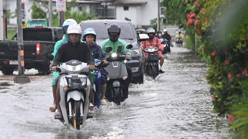 Bangkok’ta sel suları çekilmeye başladı: 700 bin kişi etkilendi