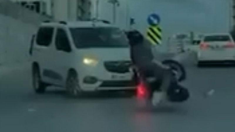 Esenyurt’ta hatalı U dönüşü kazaya neden oldu: Motosiklet sürücüsü yaralandı