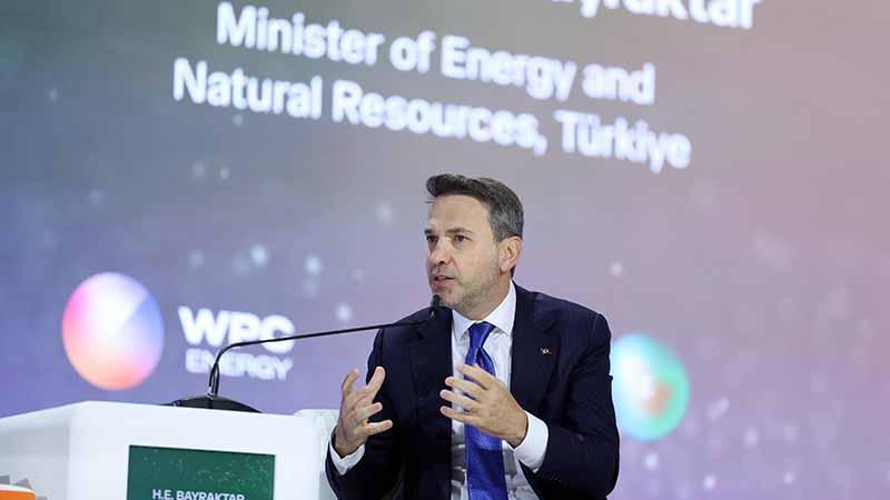 Bayraktar, Riyad’da Türkiye’nin enerji vizyonunu anlattı