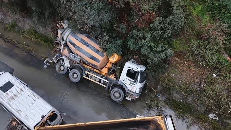 Ayazağa’da selin bilançosu havadan görüntülendi: Araçlar sürüklendi