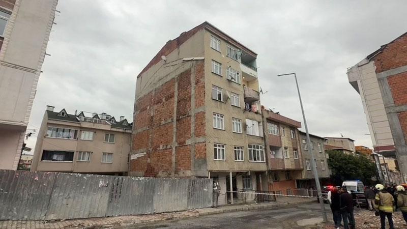 Küçükçekmece’de Çatlaklar Oluşan 7 Katlı Bina Tahliye Edildi